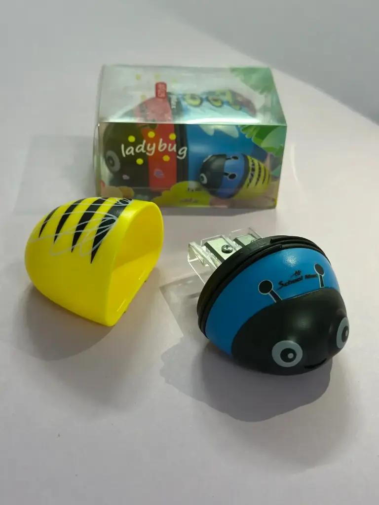 تراش پاکن فانتزی طرح کفش دوزک-2.webp