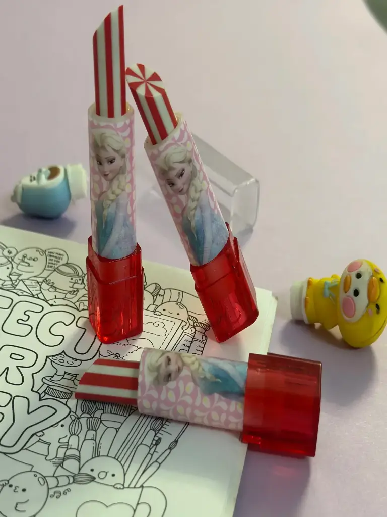 پاکن فانتزی طرح رژ لب.webp